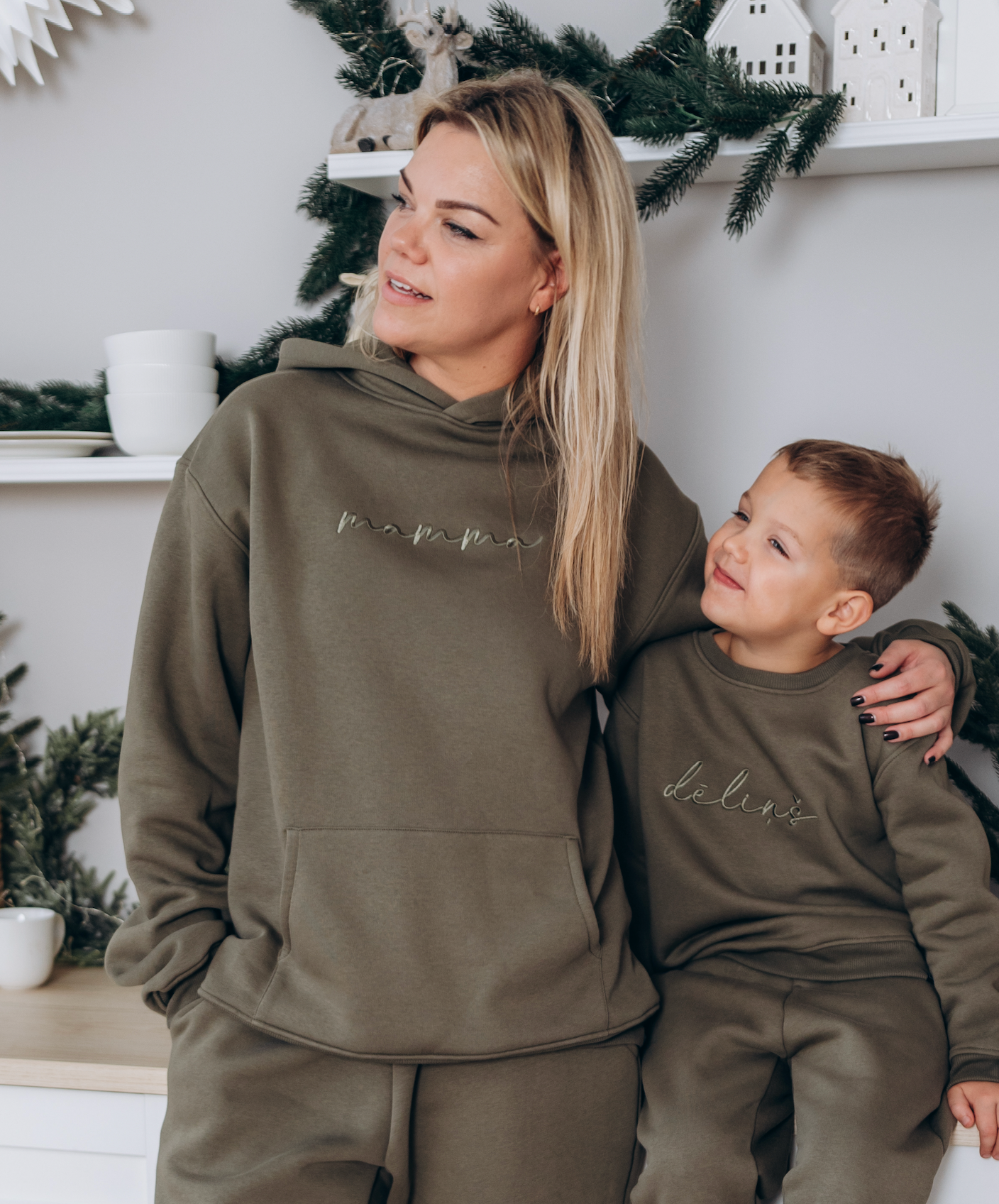 Hoodie or Sweater m a m m a