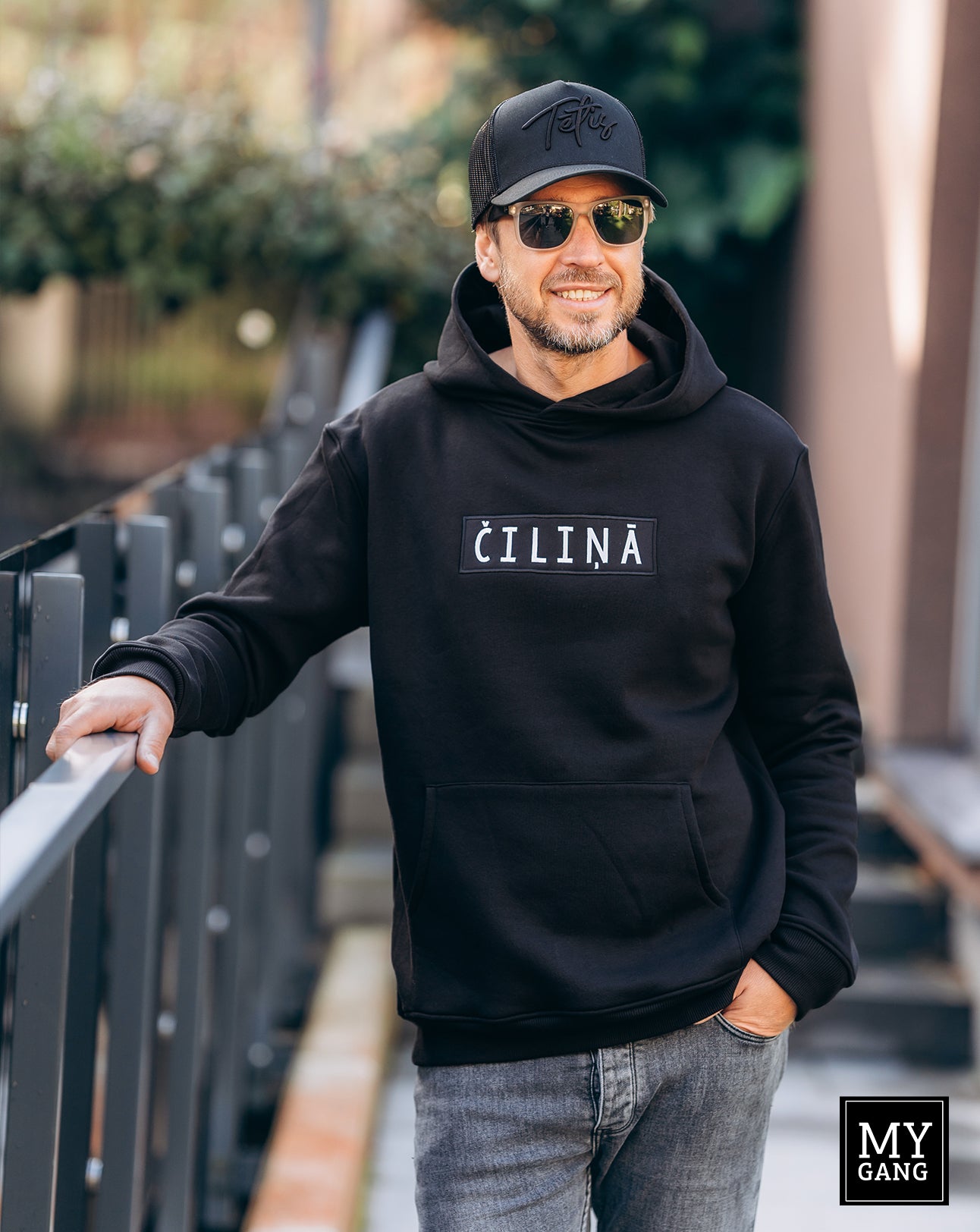 Men Hoodie or Sweater ČILIŅĀ