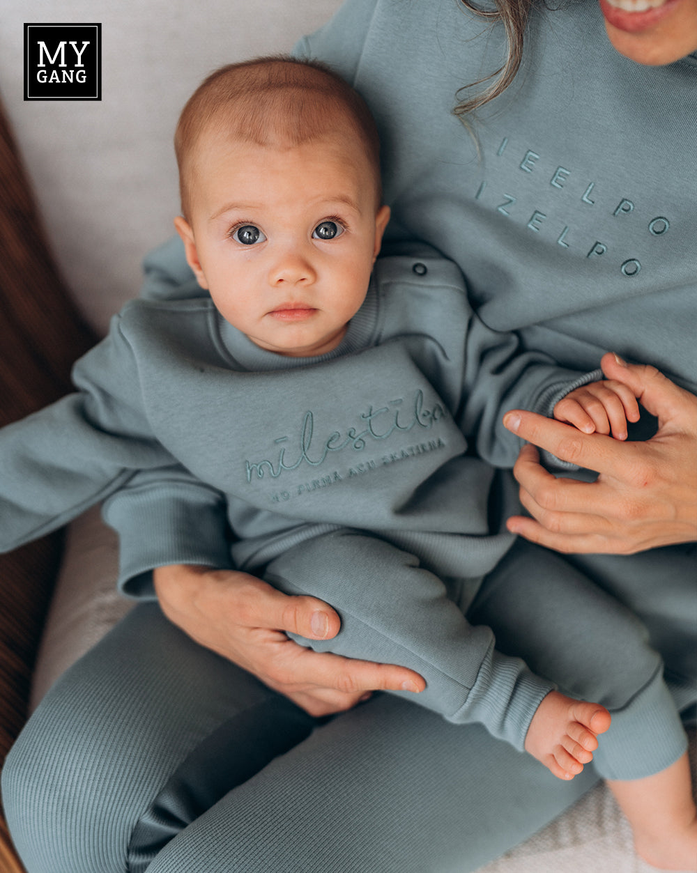 Tracksuit MĪLESTĪBA NO PIRMĀ ACU SKATIENA
