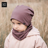Children's hat with a tunnel scarf